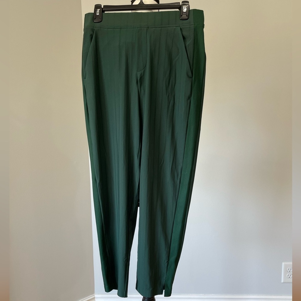 Athleta size 4 dark green athletic pants athleisure wear casual pull on elastic